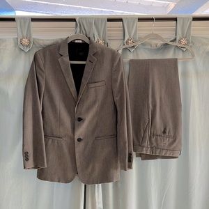Calvin Klein Classy Gray Boys Sz 18 Suit